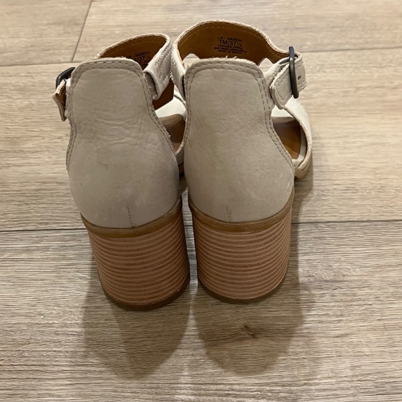 ✨ Lucky Brand “Sambeni” T-Strap Sandals – Nude – Women’s 7M - Picture 4 of 10